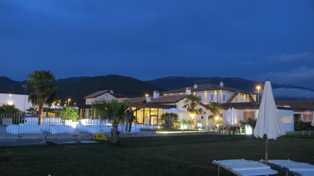 Hotel & Resort Le Colombare Foligno Exterior foto