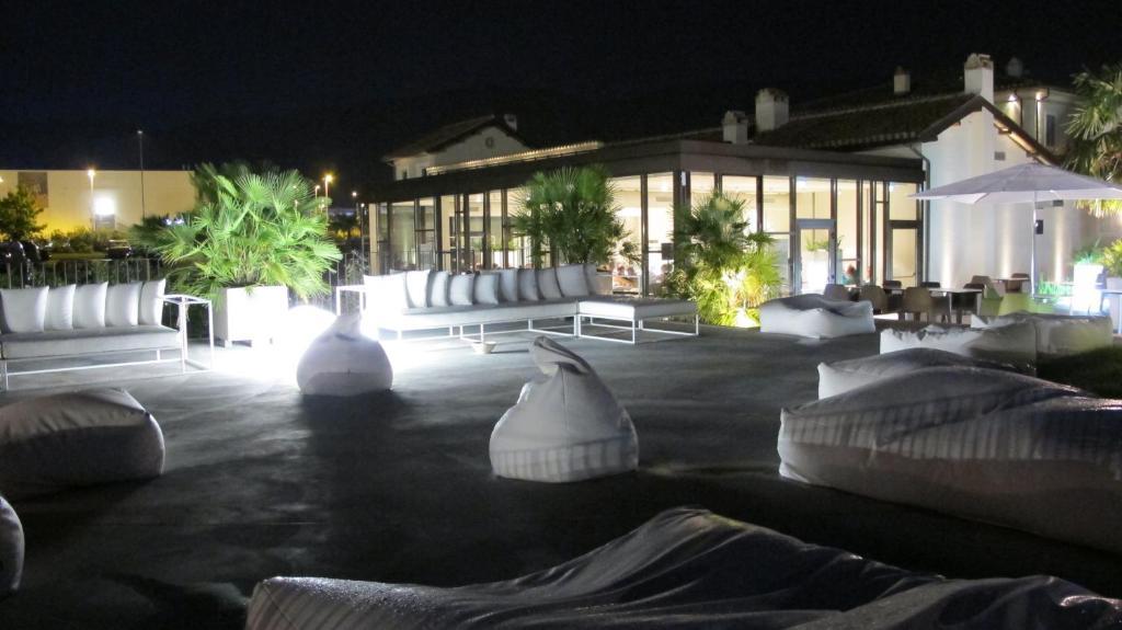Hotel & Resort Le Colombare Foligno Exterior foto