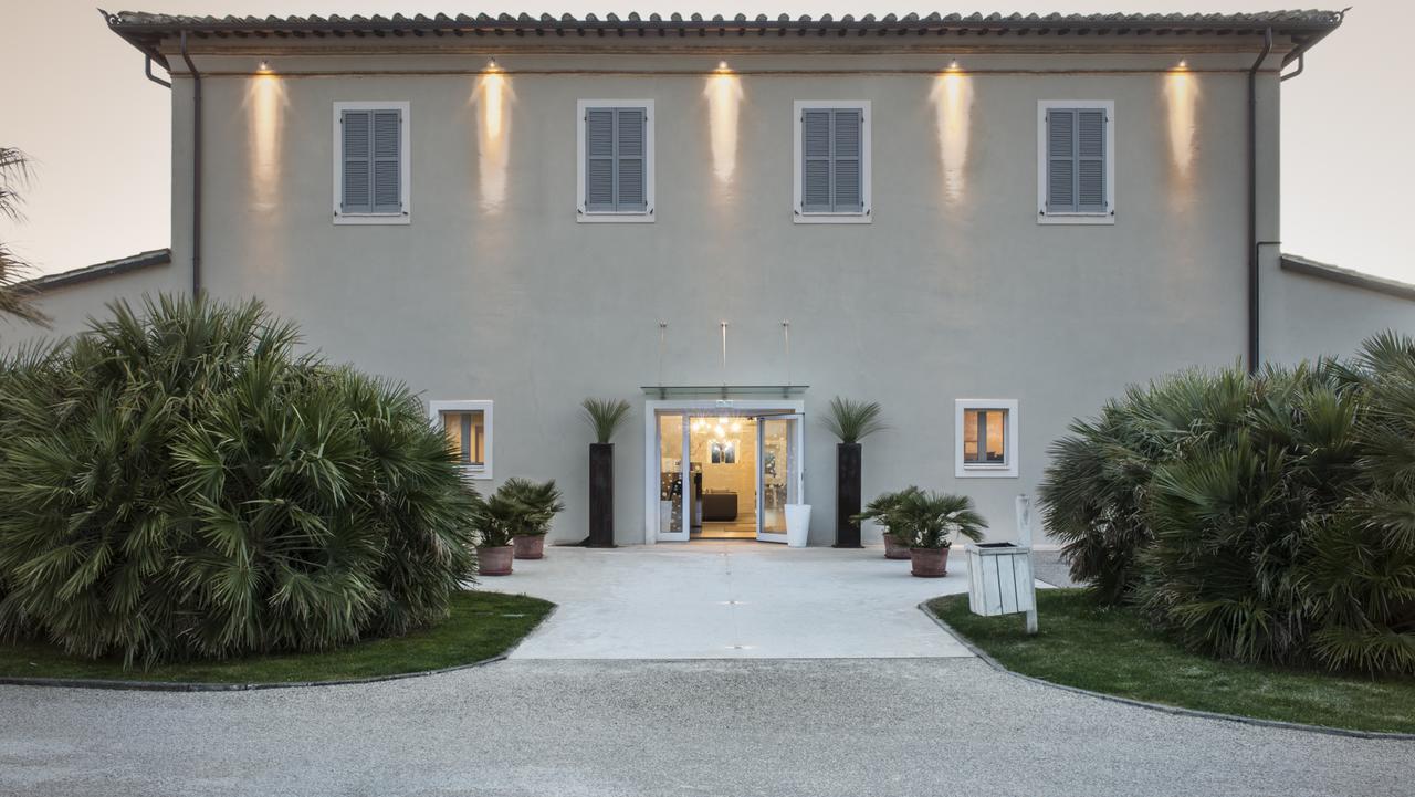 Hotel & Resort Le Colombare Foligno Exterior foto