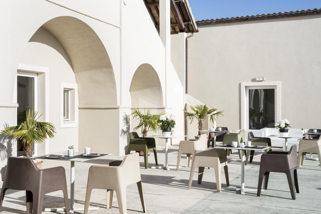 Hotel & Resort Le Colombare Foligno Exterior foto