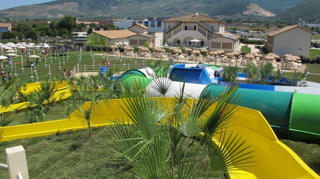 Hotel & Resort Le Colombare Foligno Exterior foto